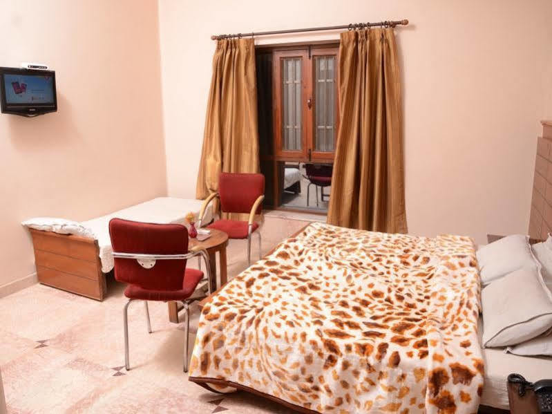 Capital O 10953 Dayal Lodge - A Boutique Hotel Agra (Uttar Pradesh) Exterior foto